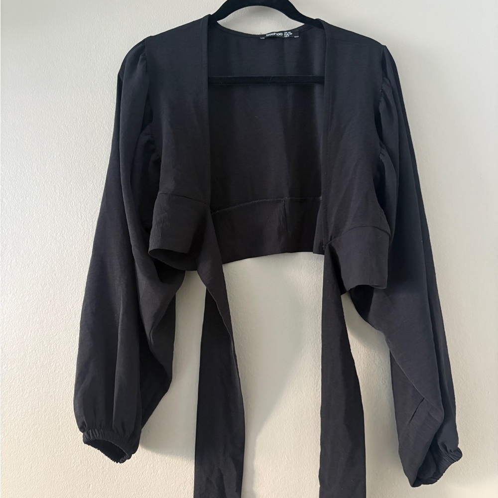 Boohoo Black Tie-Cropped Blouse